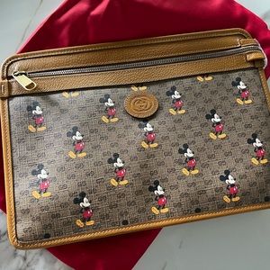 💥Sold 💥Brand new Gucci Disney collection clutch 💯 Authentic